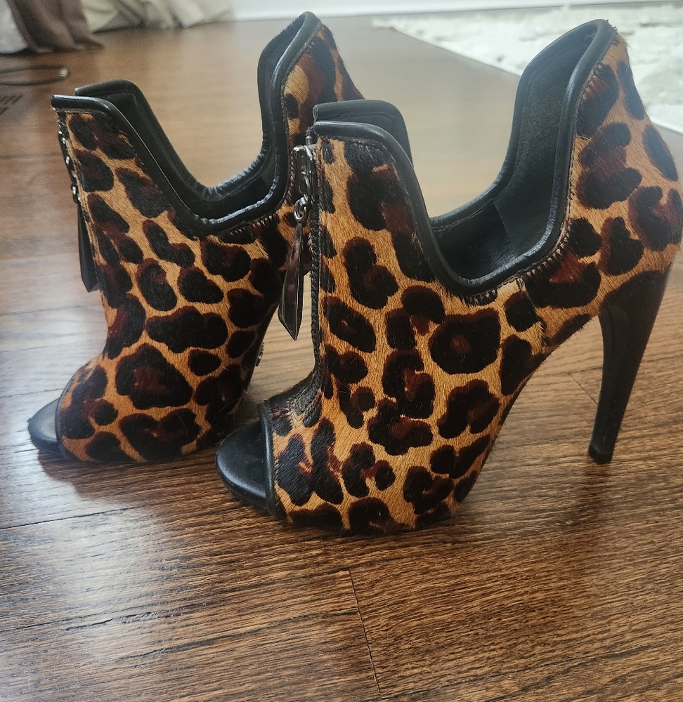 Schutz booties